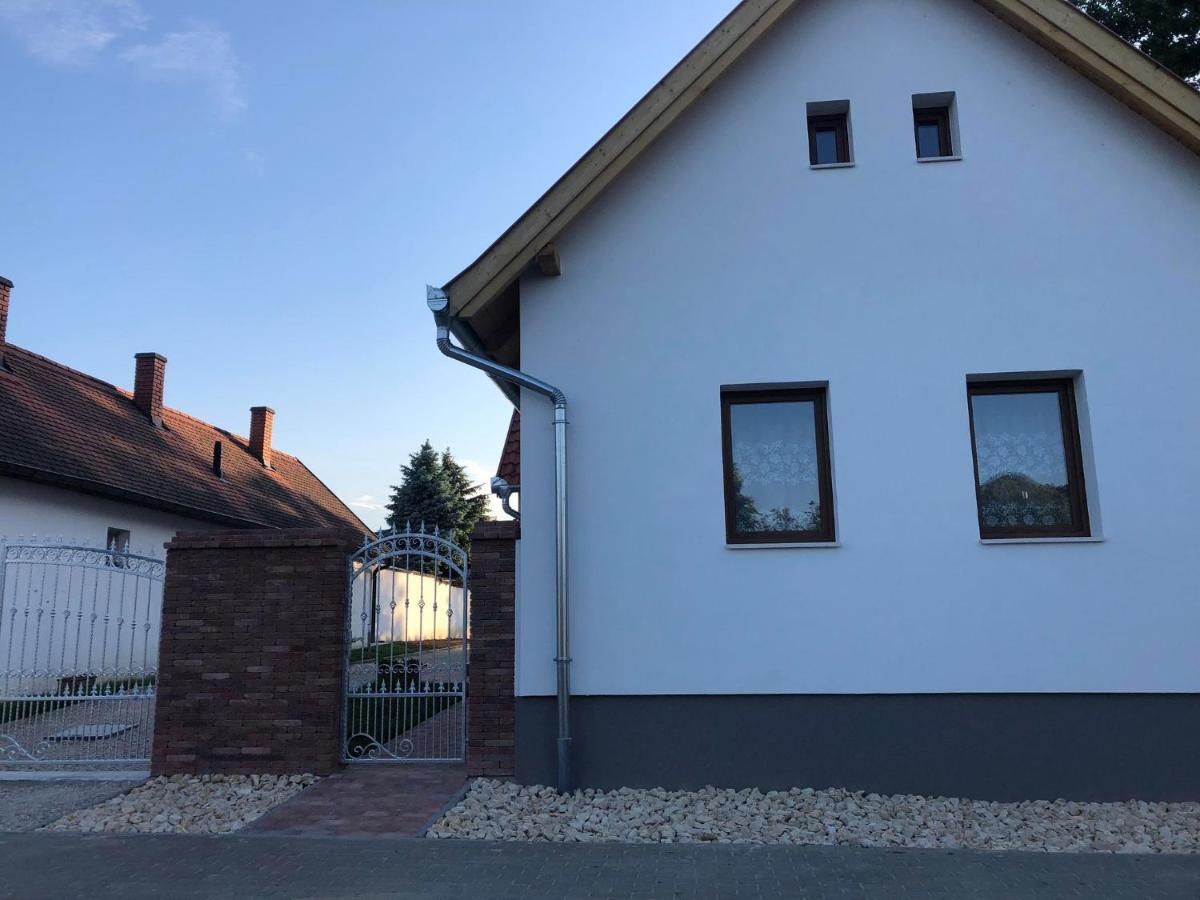 Hotel Fazekas Vendeghaz Balatonkeresztúr Exterior foto